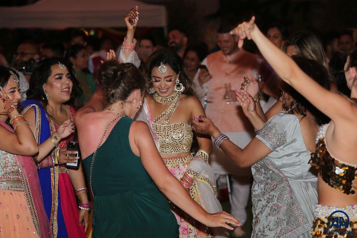 Kuşadası'ndaki Hintlilerin görkemli düğünü