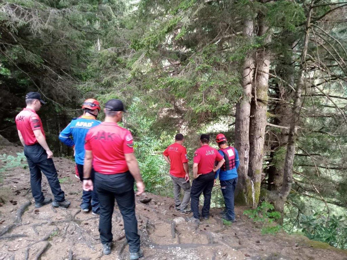 Rize'de Ummanlı turist fotoğraf çektirirken dereye düştü