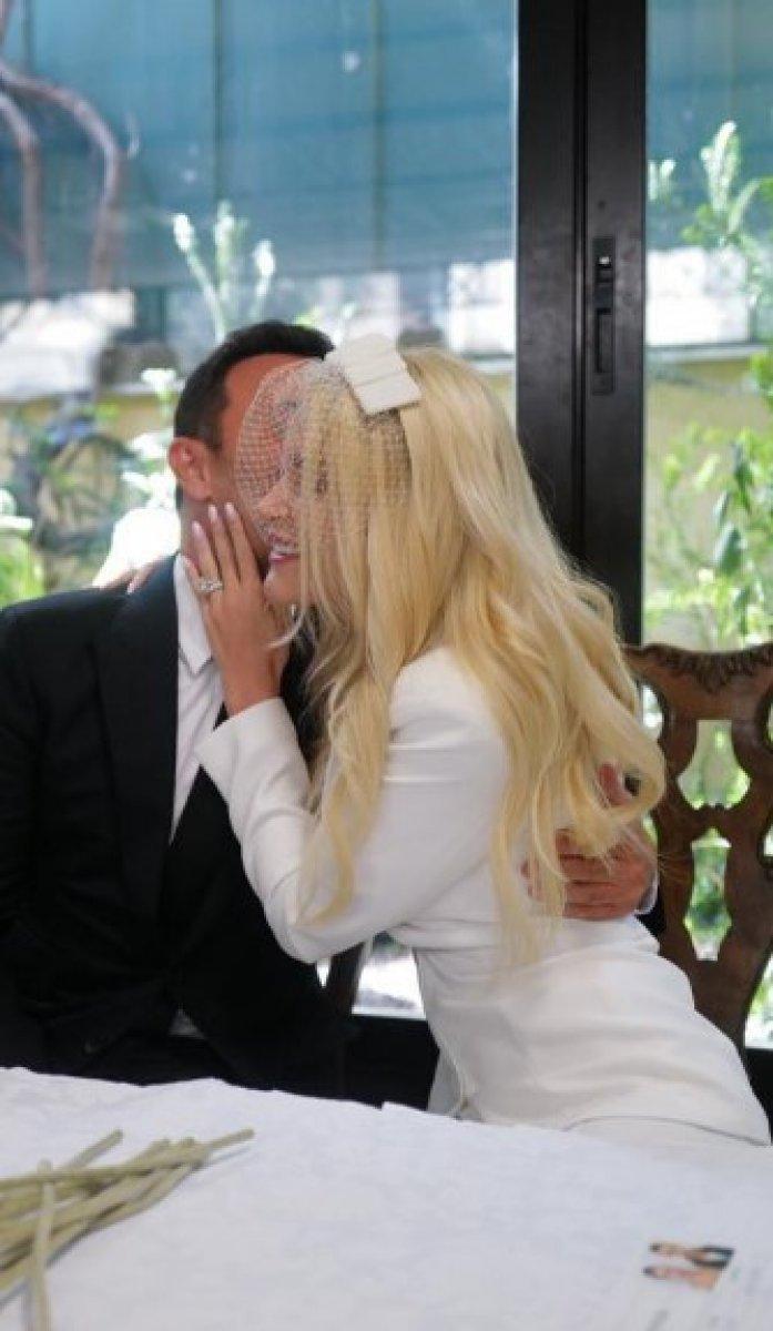 Mustafa Sandal, sevgilisi Melis Sütşurup ile İtalya'da evlendi