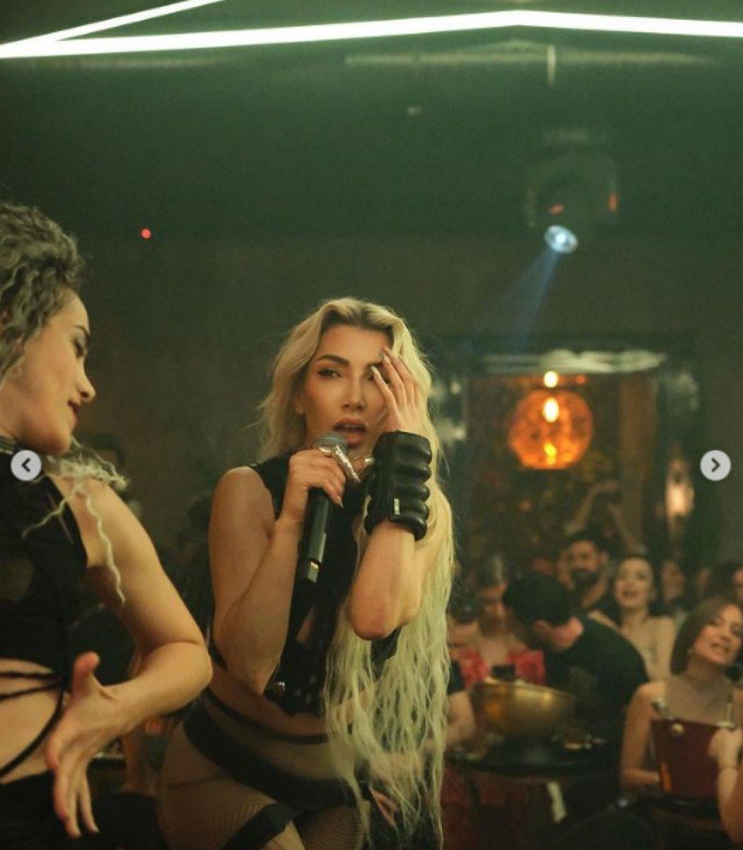 Hande Yener, seyircisine cevap verdi