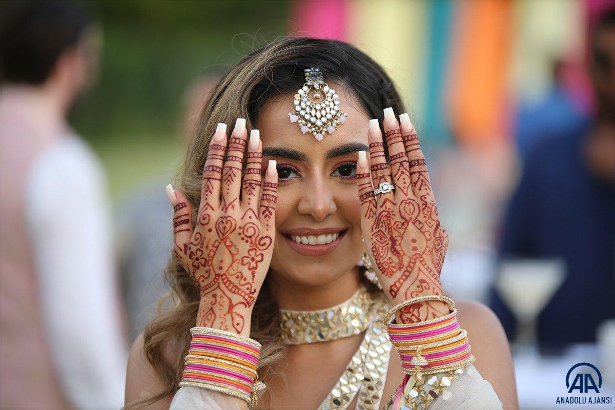 Kuşadası'ndaki Hintlilerin görkemli düğünü