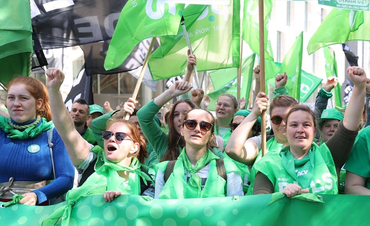 Brüksel'de, sağlık ve kültür çalışanları protesto düzenledi