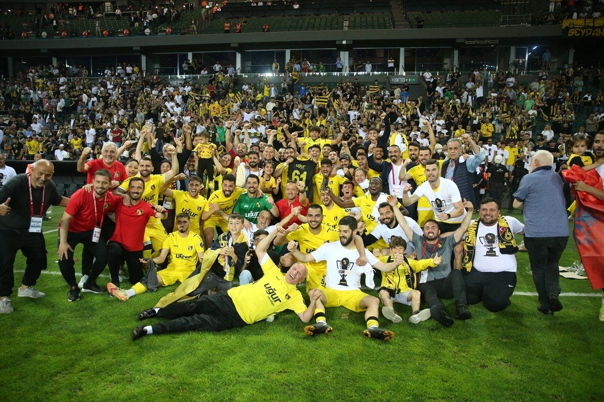 Osman Zeki Korkmaz: Bu sezon en göze hoş gelen futbolu oynadık