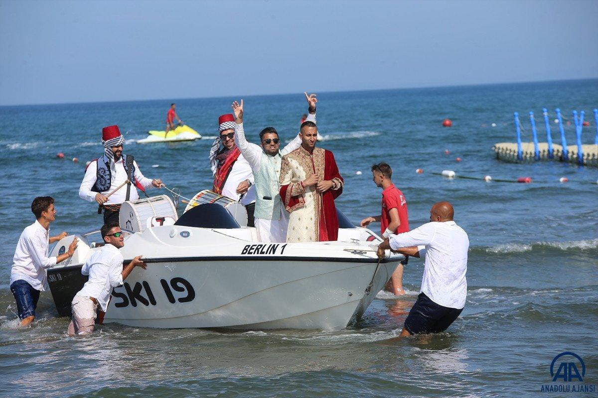 Kuşadası'ndaki Hintlilerin görkemli düğünü