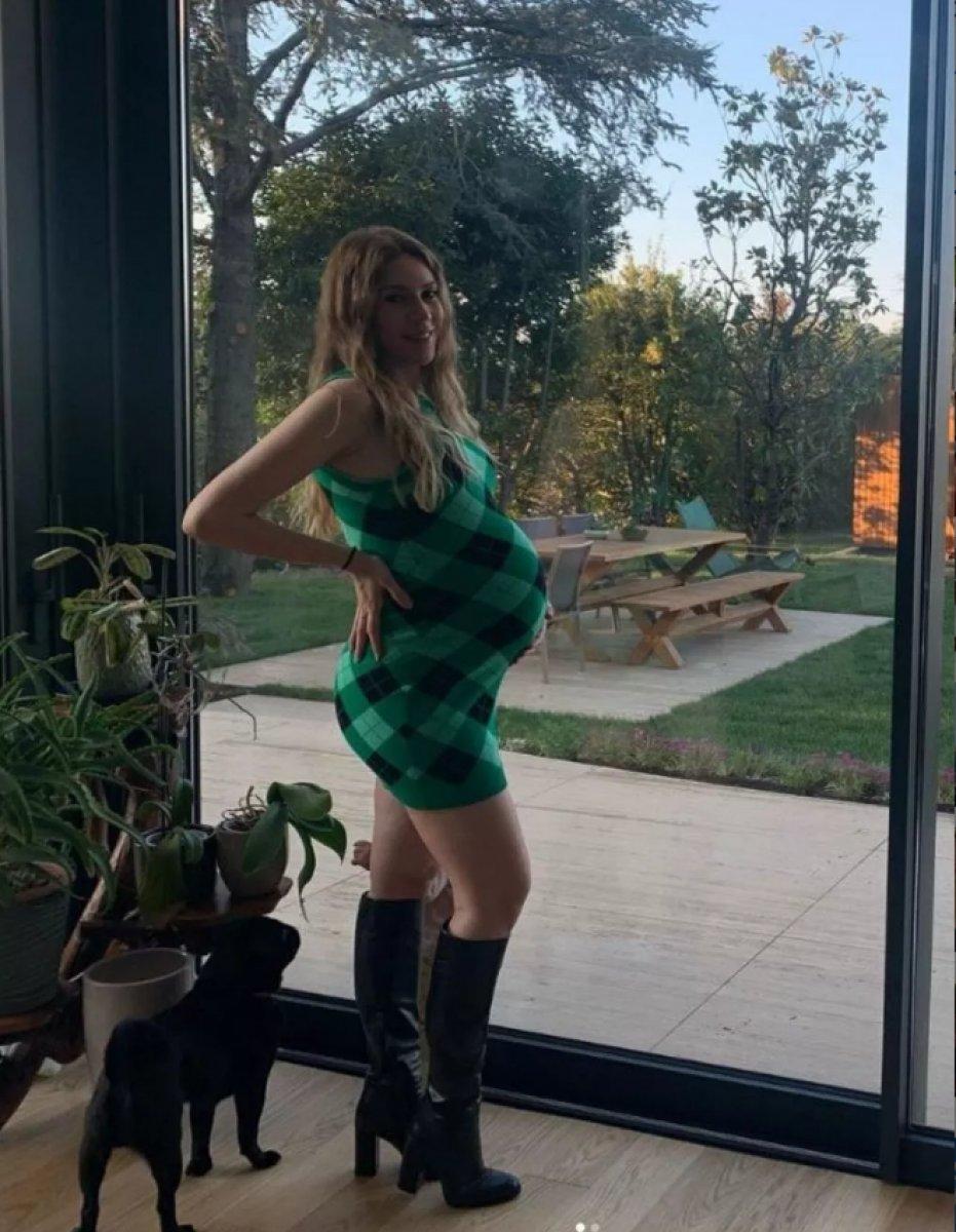 Kenan İmirzalıoğlu ve Sinem Kobal çiftinin bebekleri Leyla zatürre oldu