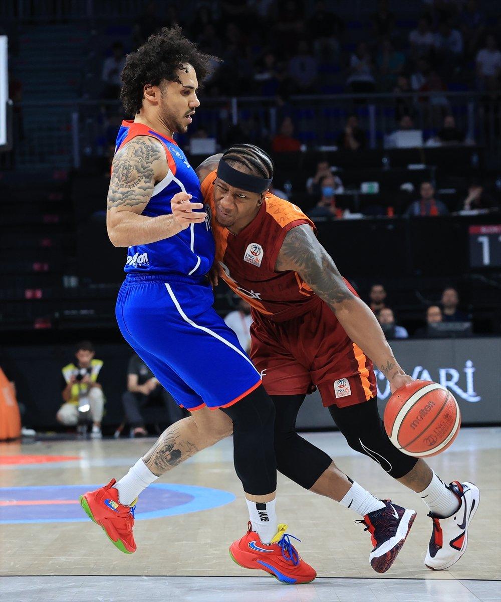 Anadolu Efes Galatasaray'ı yenerek finale çıktı
