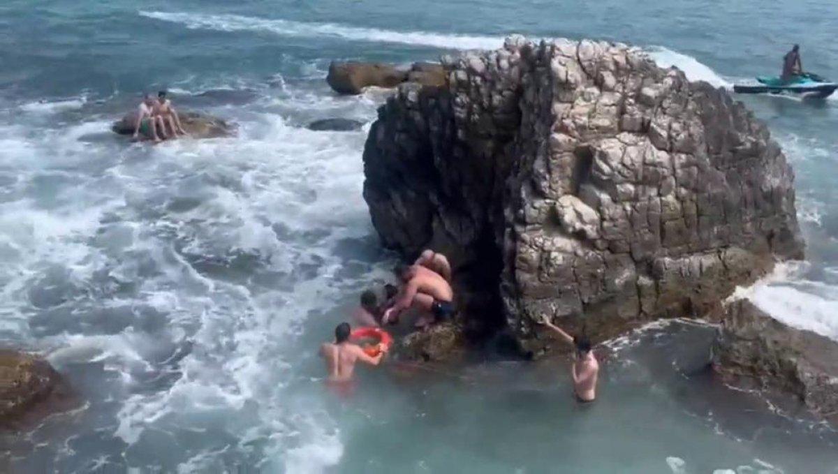 Şile'de boğulma tehlikesi yaşayan 4 kişi kurtarıldı