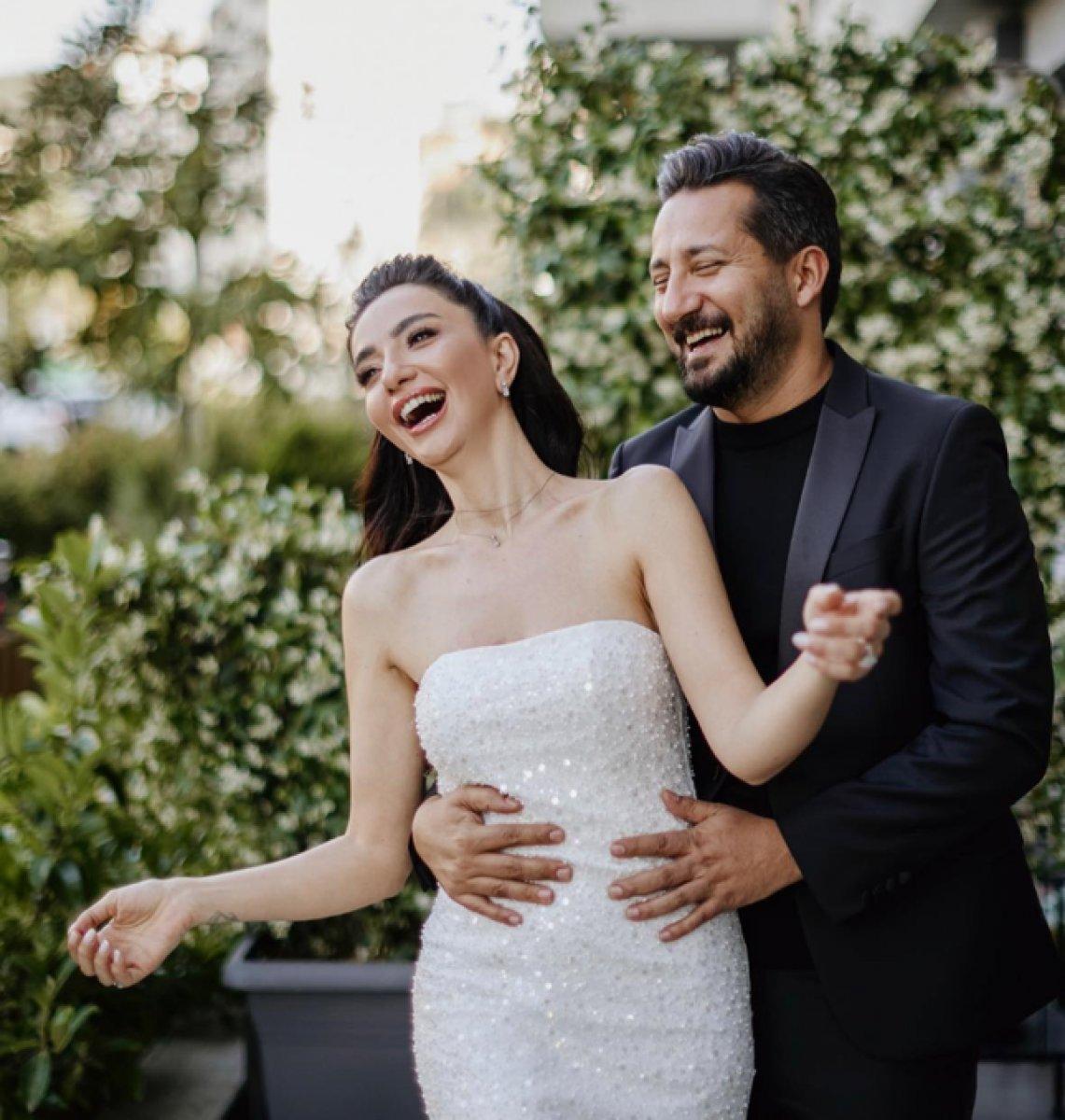 Öykü Gürman nişanlandı