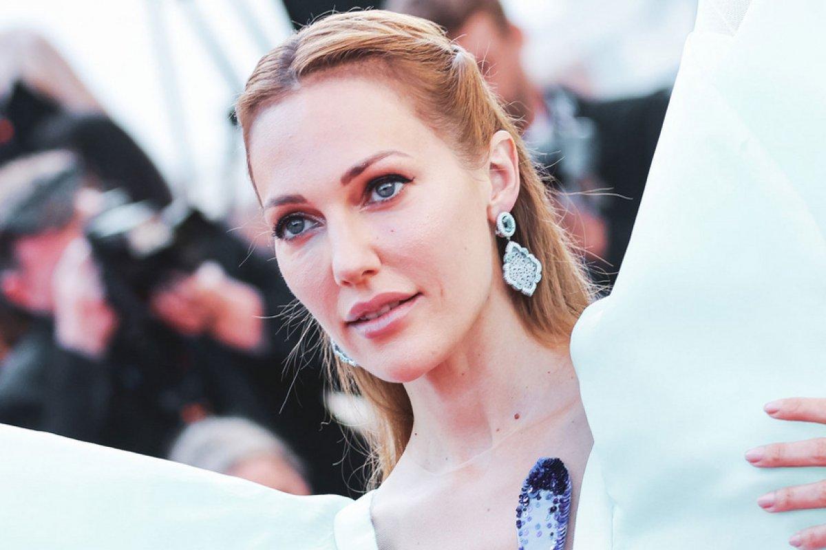 Meryem Uzerli kızlarıyla görüntülendi