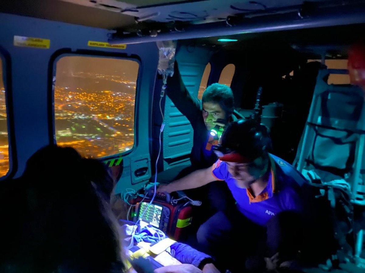 Tunceli'de sürüsüne saldıran kurdu vurmak istedi, arkadaşını yaraladı