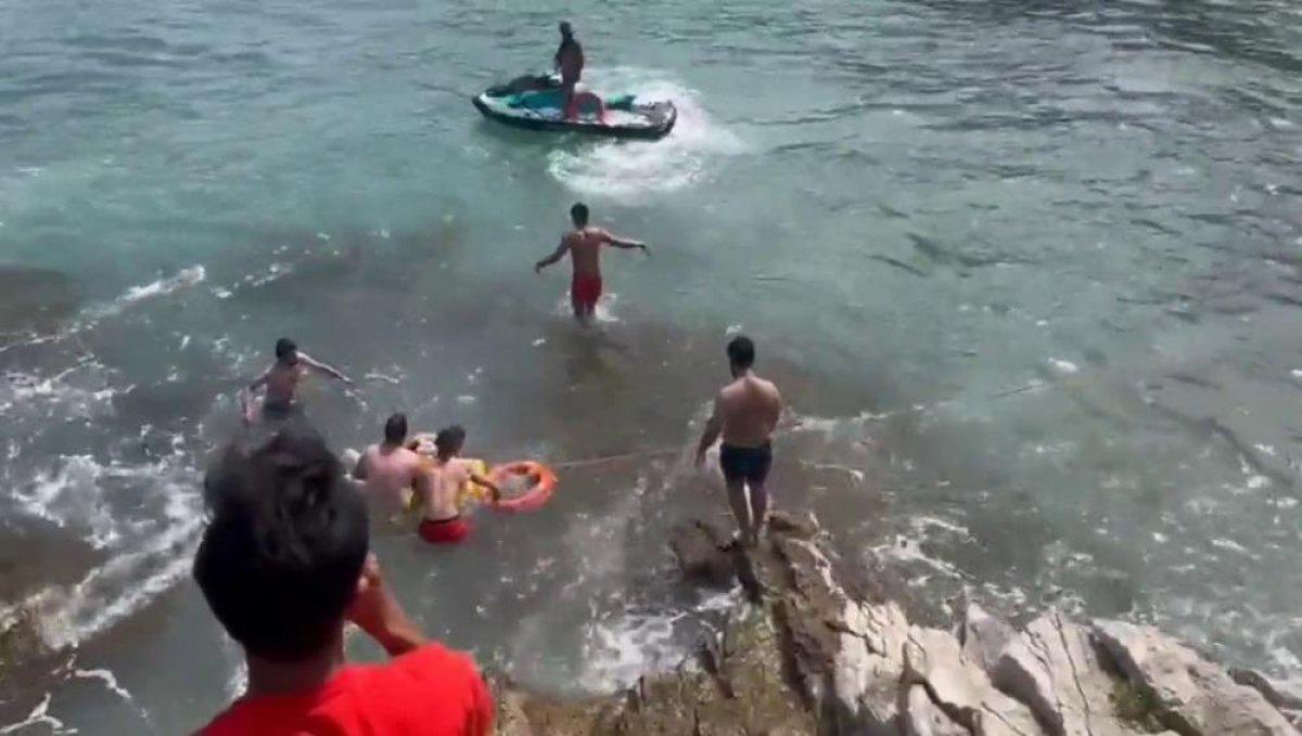 Şile'de boğulma tehlikesi yaşayan 4 kişi kurtarıldı