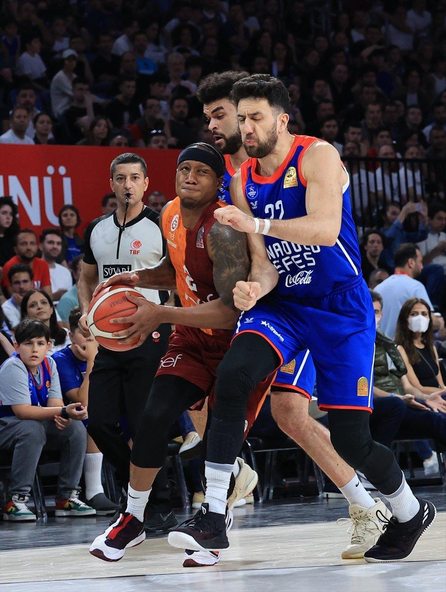 Anadolu Efes Galatasaray'ı yenerek finale çıktı
