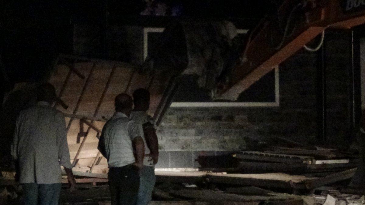 İzmir'de düğünü yıkım ekipleri bastı, düğün yarıda kesildi