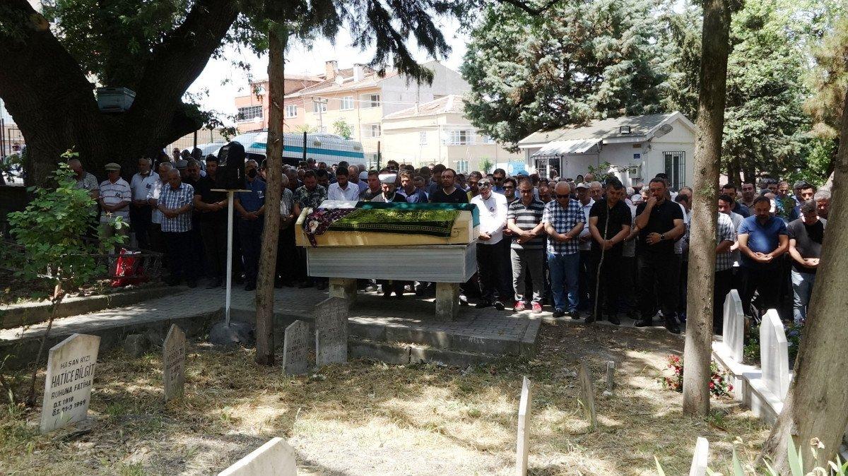 Bursa'da emekli öğretmen çift, oğullarını ziyarete giderken kazada öldü