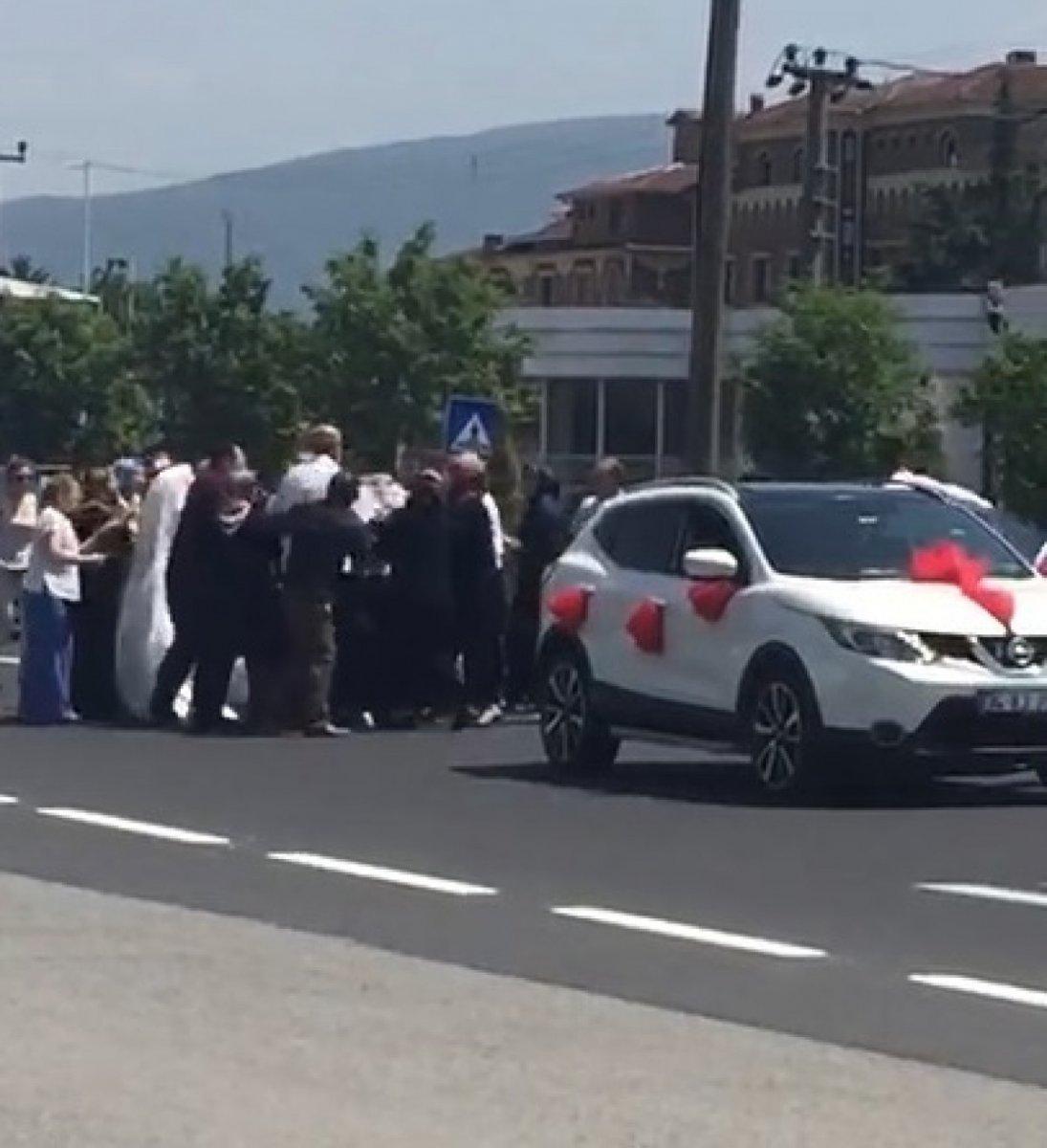 Düzce'de, düğün konvoyunun önü kesilince kavga çıktı