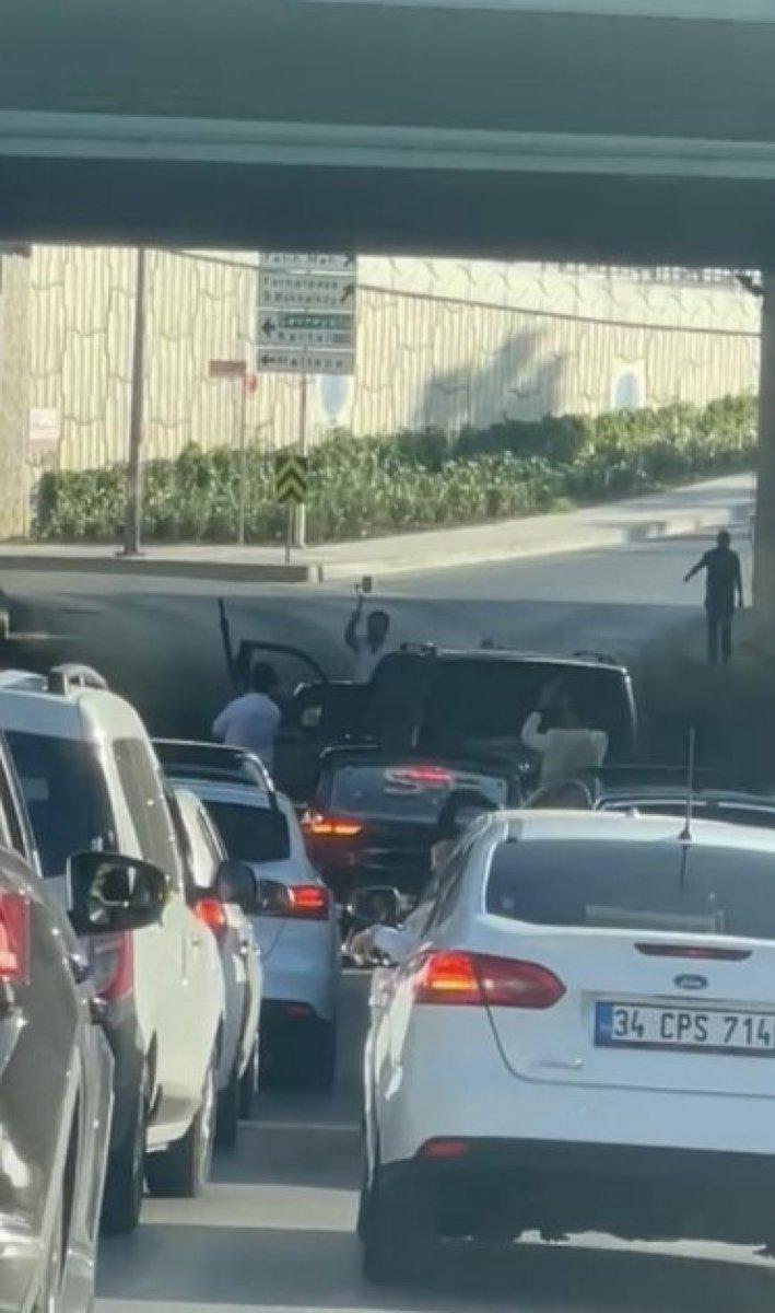 Sancaktepe'de düğün konvoyunda havaya ateş açan mangadalara suçüstü