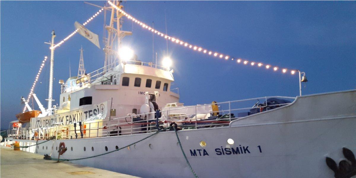 Vakanüvis, ilk sondaj gemisi Hora'yı ve siyasette karşılaşılan zorlukları kaleme aldı