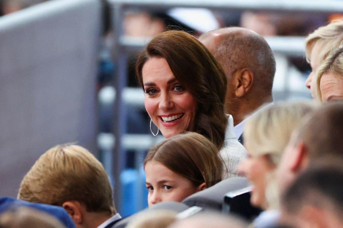 Prens Charles: Kraliçe Elizabeth tarih yazıyor