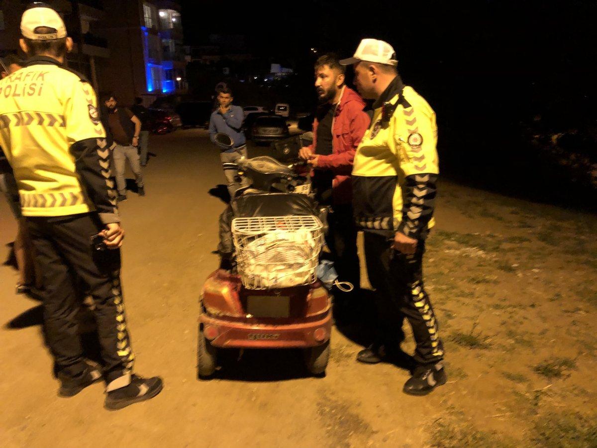 Sinop'ta elektrikli bisiklet sürücüsü köpekten kaçarken düştü