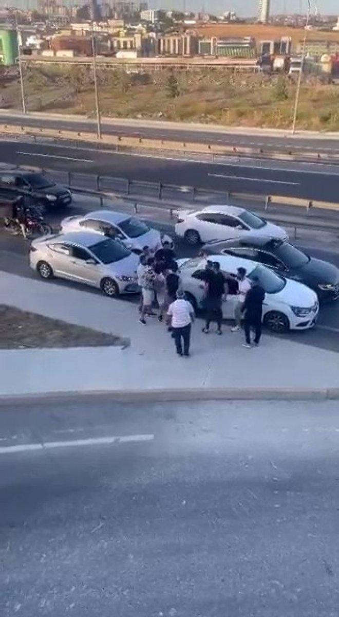 Beylikdüzü'nde yabancı uyruklu grup, ortalığı birbirine kattı