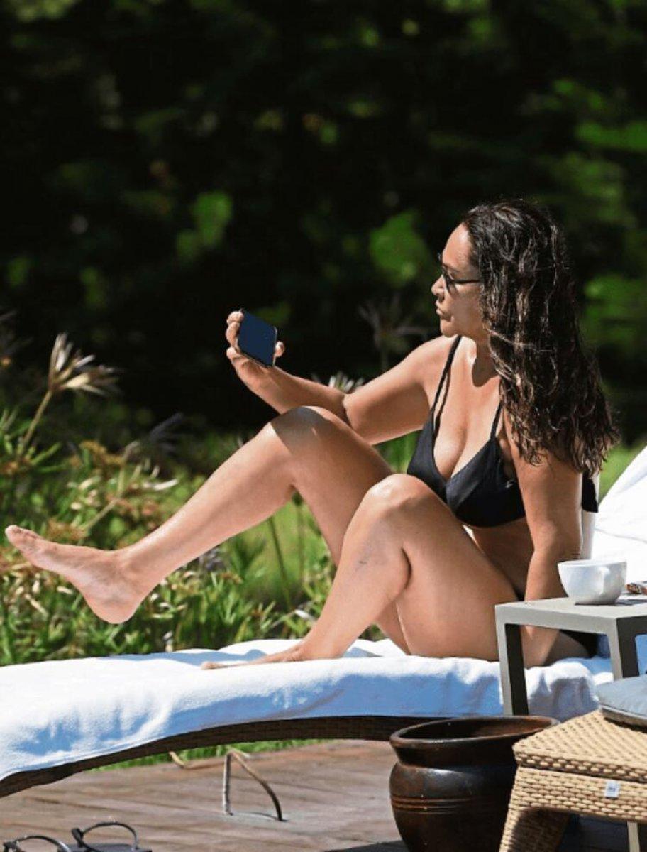 58'lik Hülya Avşar bikinili yakalandı