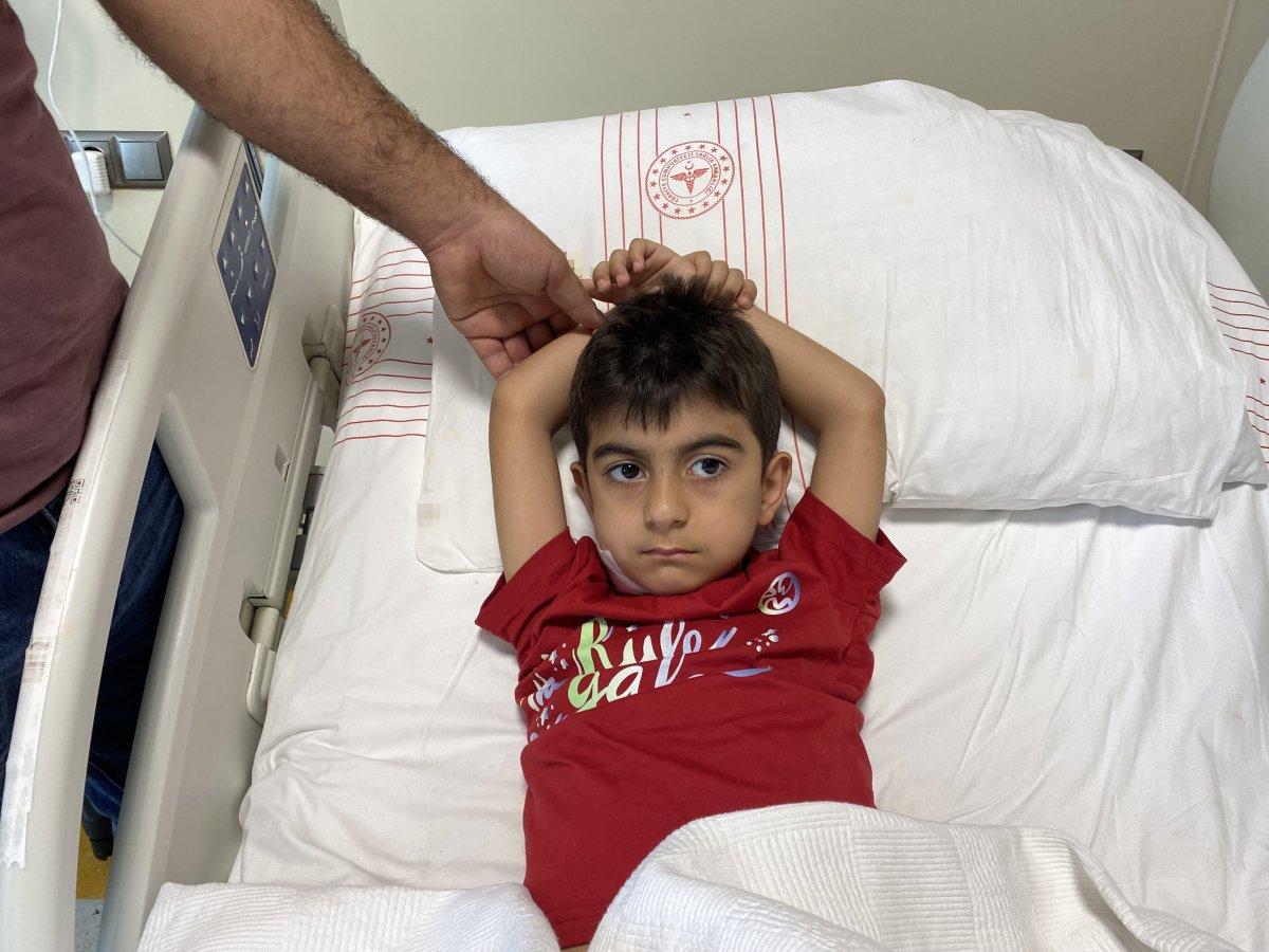 Esenyurt'ta servisin altında kalan çocuğun idrar kanalı koptu