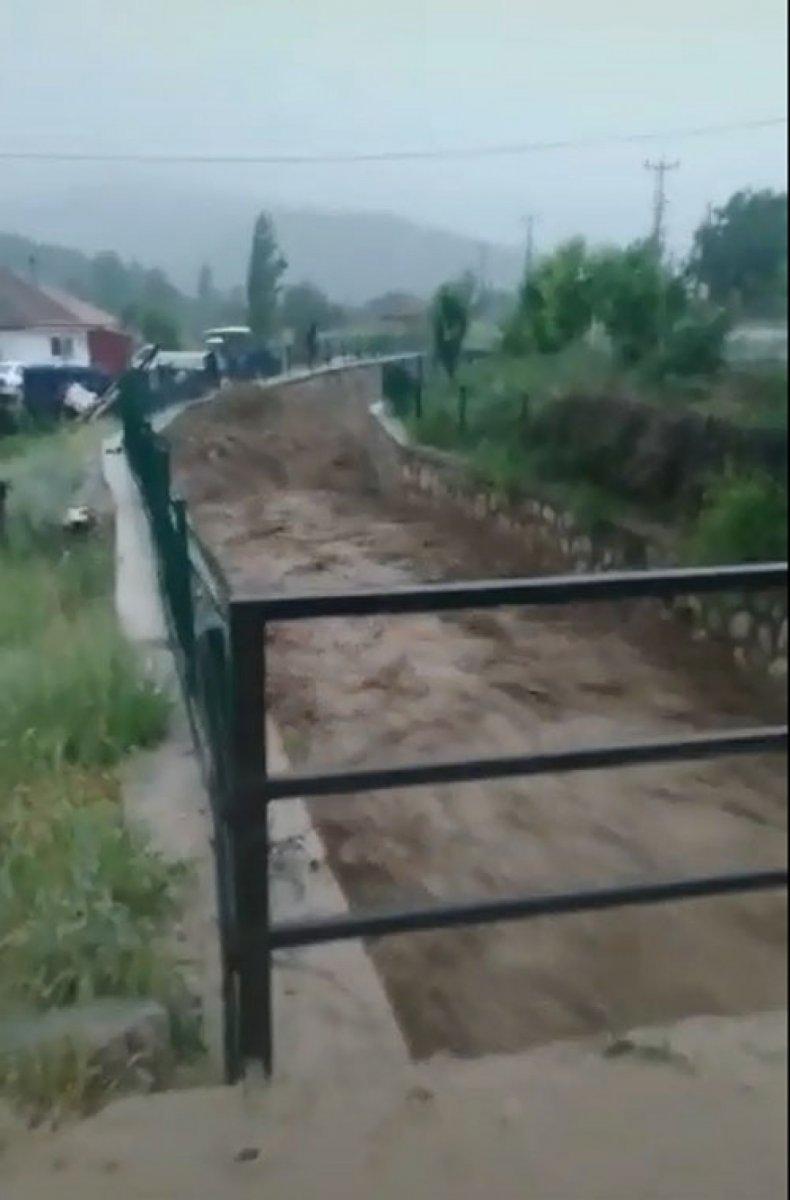 Denizli'de sağanak yağış: 3 mahalle sular altında kaldı