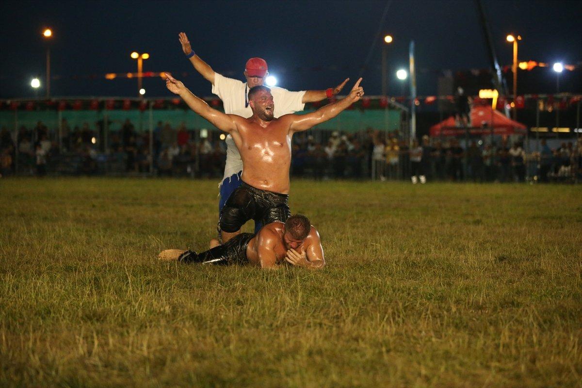 Seka Park Altın Kemer Yağlı Güreşleri'ni Nedim Gürel kazandı
