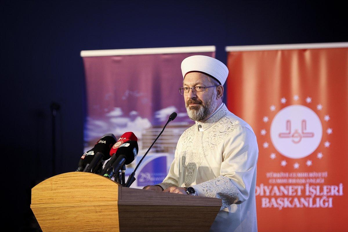 Ali Erbaş'tan müftülere: Bütün yöneticilere rehberlik edeceksiniz