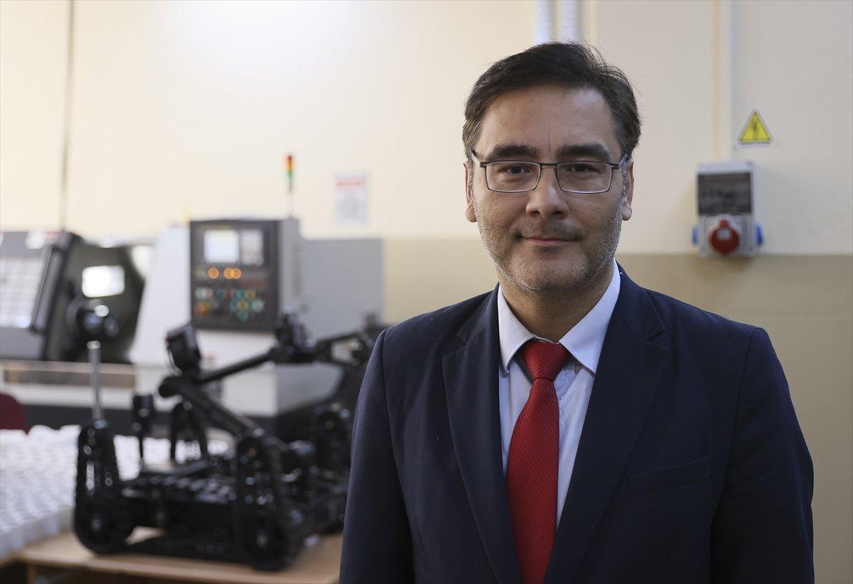 Ankara'da meslek lisesi öğrencileri, Mehmetçik için robot parçası üretiyor