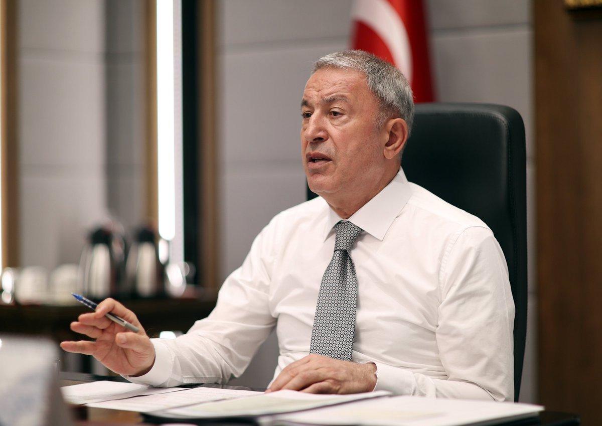 Hulusi Akar'dan komutanlarla toplantı