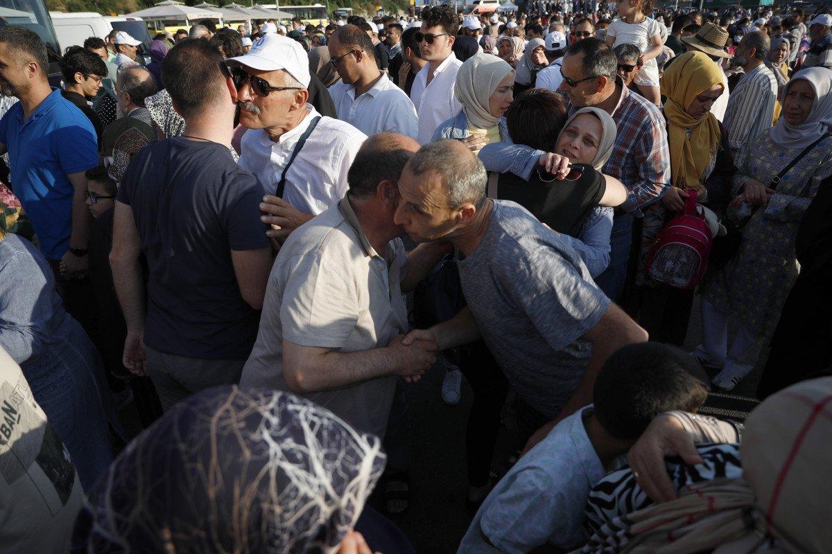 Pandemi sonrası ilk hac kafilesi İstanbul'dan uğurlandı