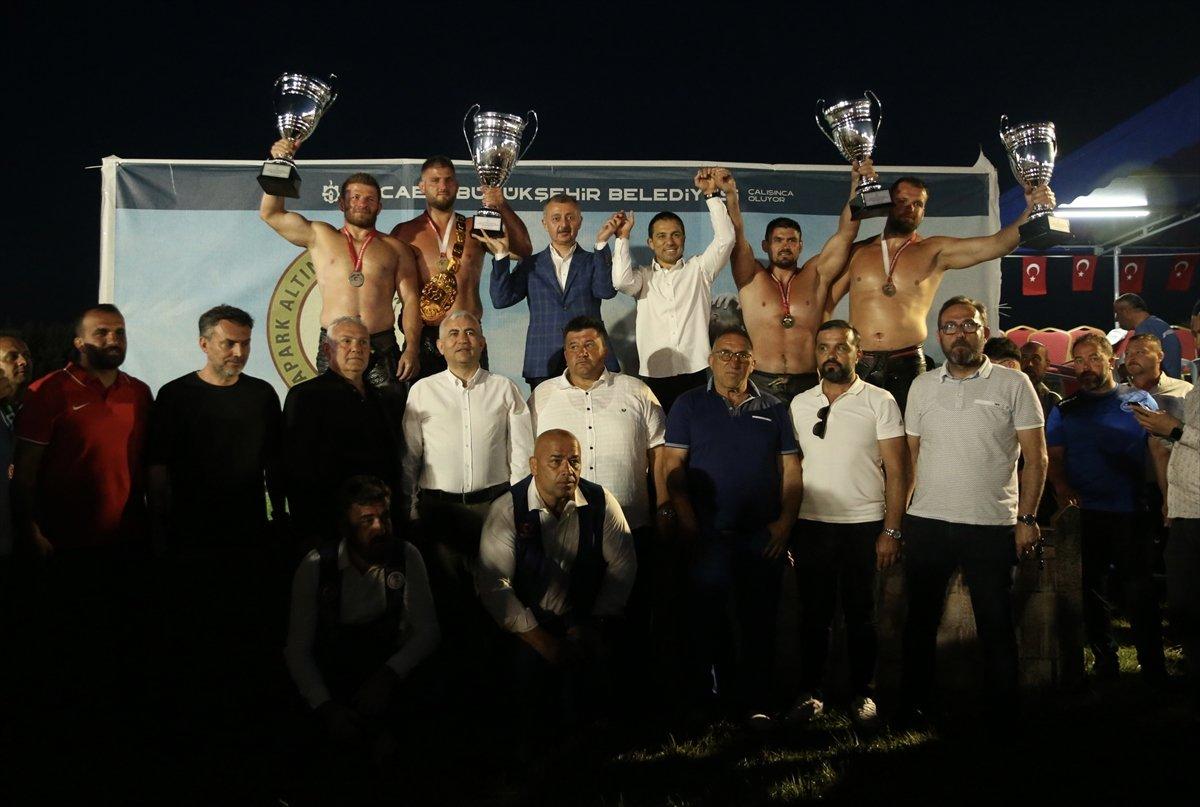 Seka Park Altın Kemer Yağlı Güreşleri'ni Nedim Gürel kazandı