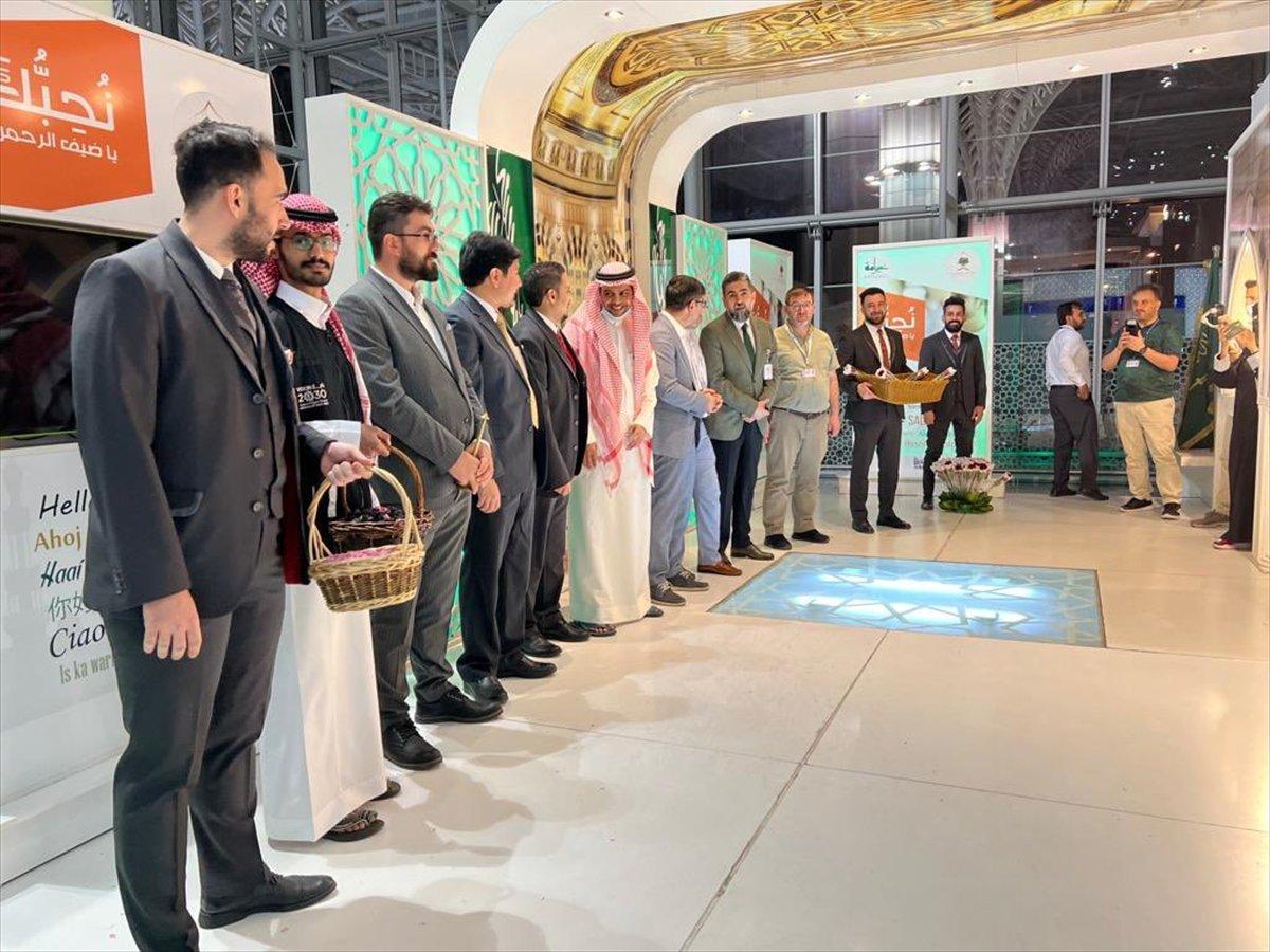 Koronadan sonra ilk Türk hac kafilesi Medine'de