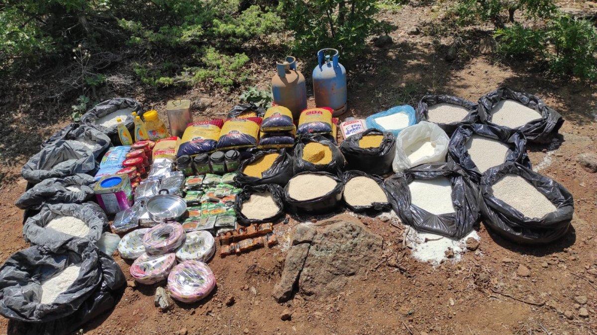 Adıyaman'da, kayalıkların arasına gizlenmiş çok sayıda mühimmat ele geçirildi