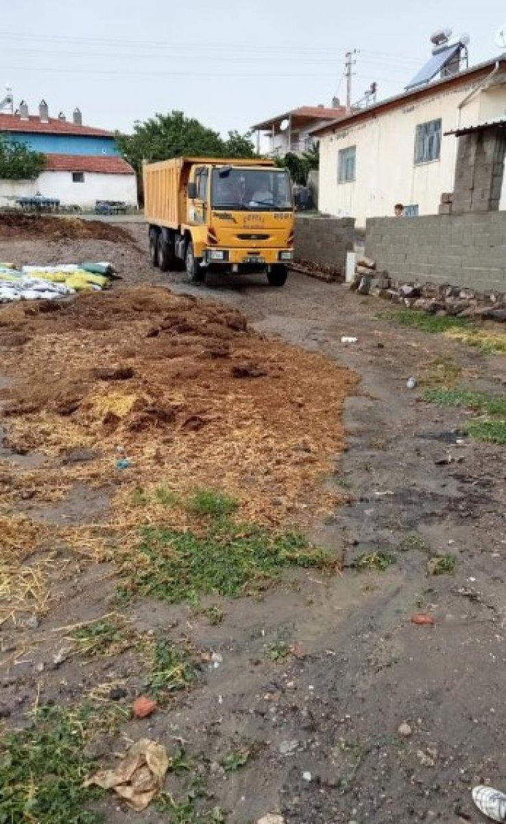 Kayseri'de sağanak yağış hayatı olumsuz etkiledi