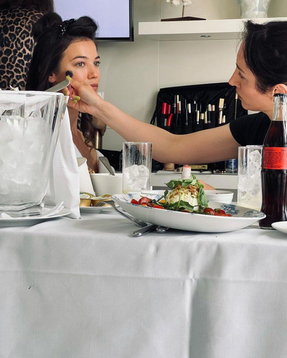 Pınar Deniz'den bornozlu paylaşım