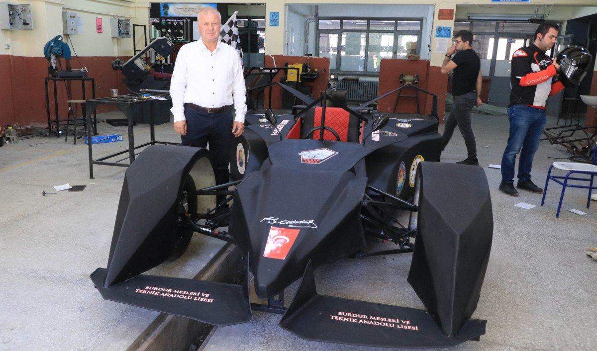 Burdur'da lise öğrencileri elektrikli Formula aracı üretti