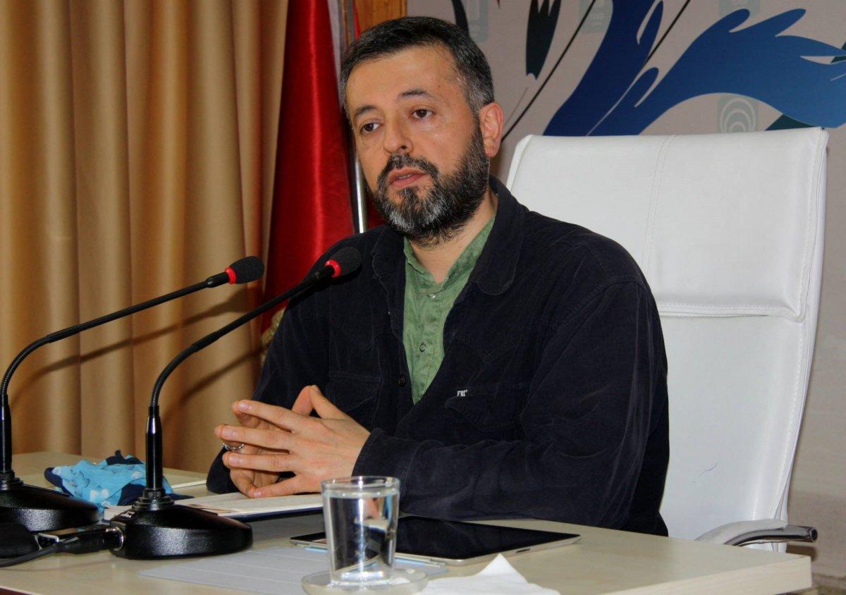 Yazar ve şair Mevlana İdris Zengin hayatını kaybetti