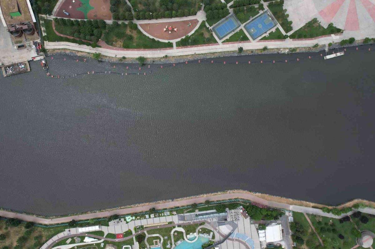 Haliç'te suyun rengi kahverengiye dönüştü