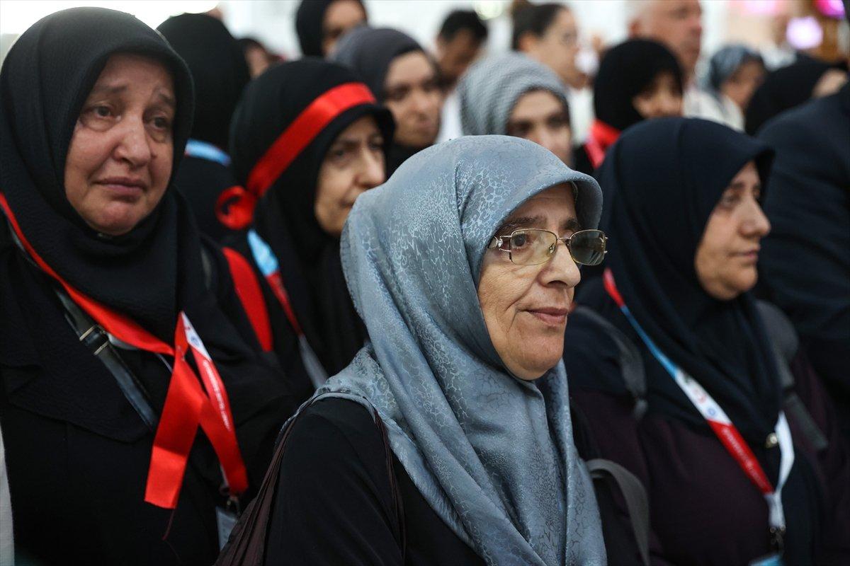 İstanbul'daki ilk hac kafilesi dualarla uğurlandı