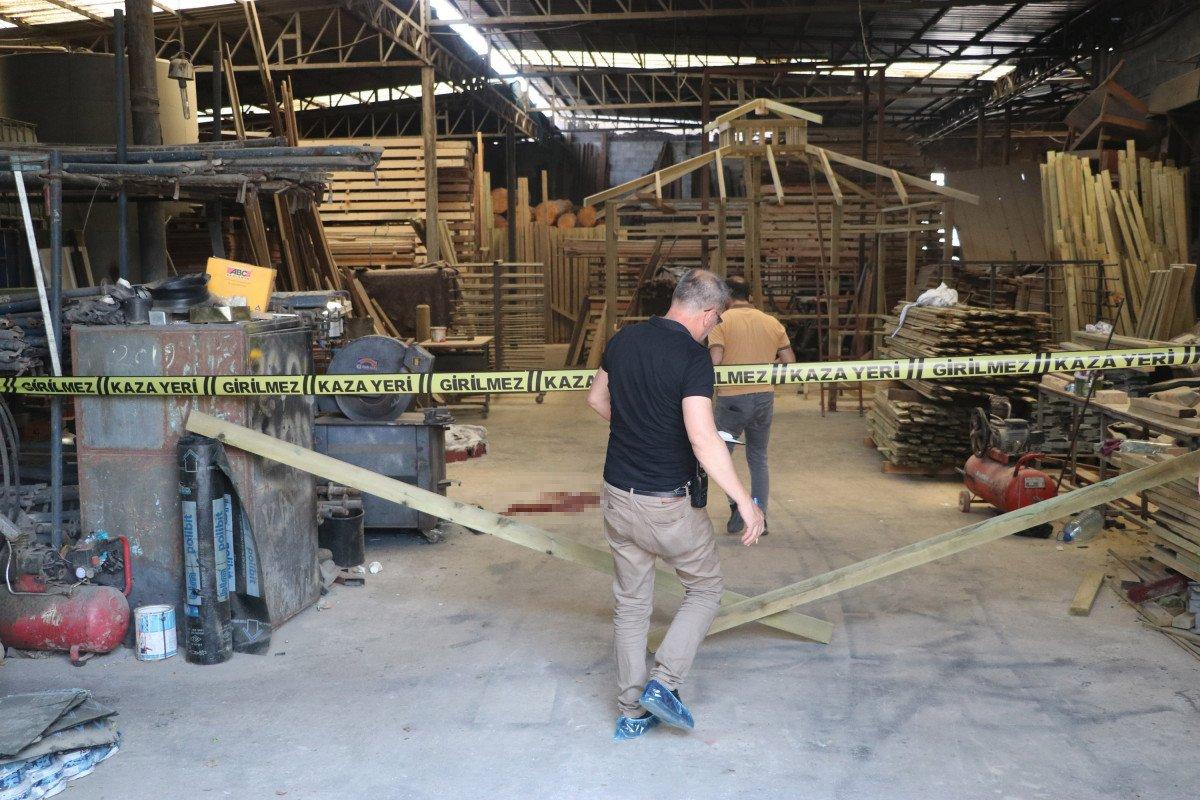 Denizli'de iş yerinin çatısından düşen usta hayatını kaybetti