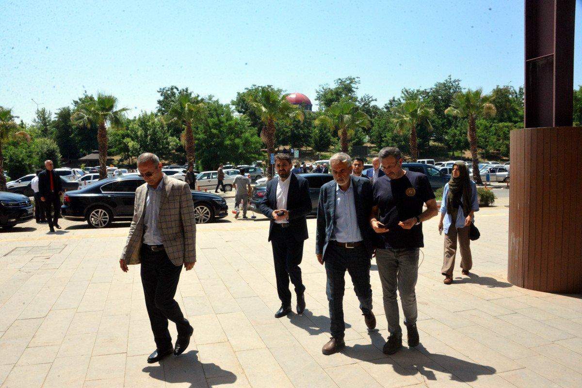 Yazar ve şair Mevlana İdris Zengin hayatını kaybetti