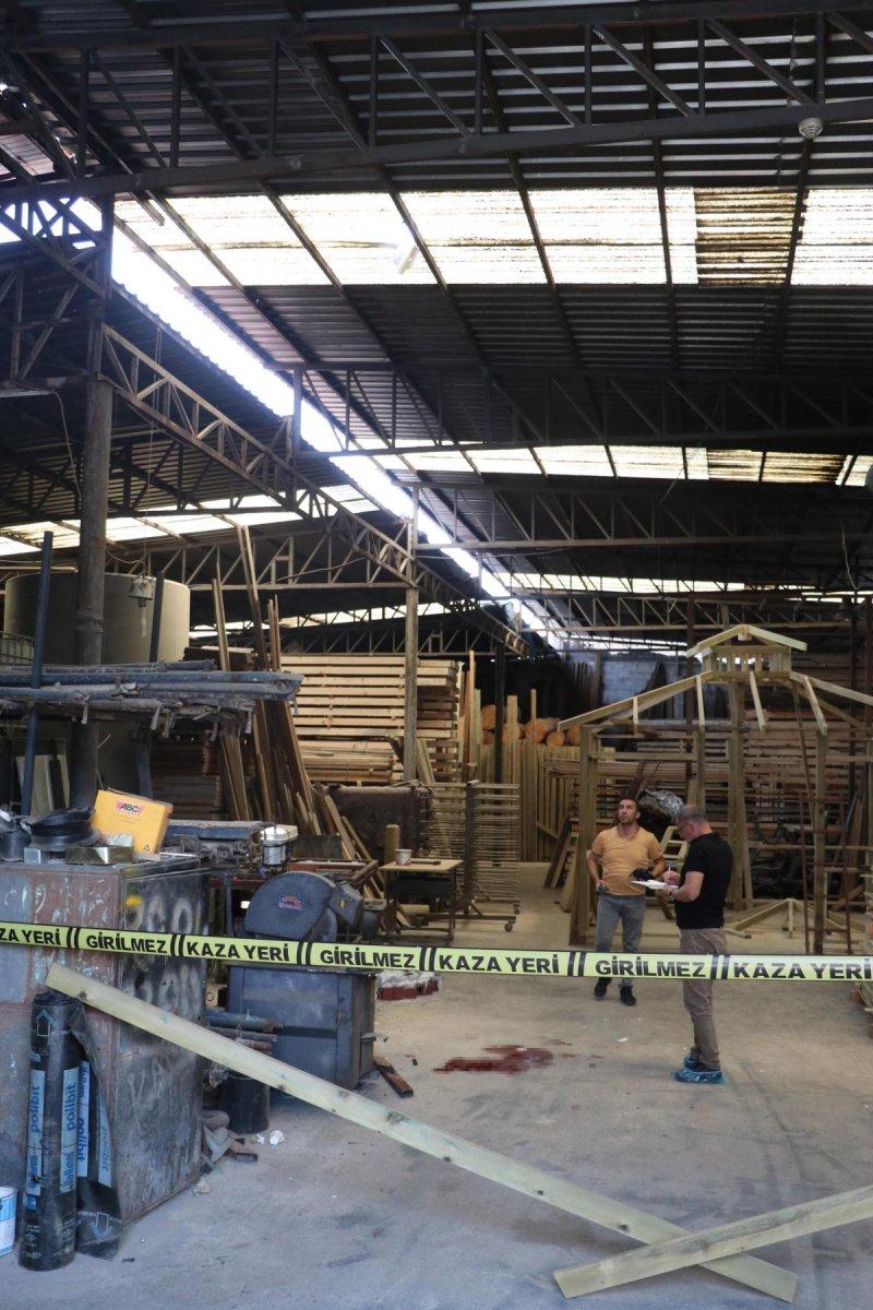 Denizli'de iş yerinin çatısından düşen usta hayatını kaybetti