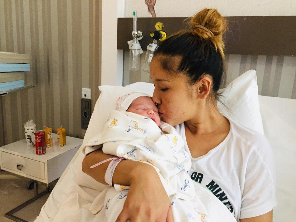 Antalya'daki hamile kadın doğumunu takside yaptı