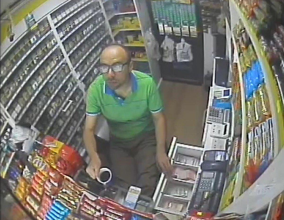 Tokat'ta, depreme çay içerken yakalanan esnafın korkusu kamerada