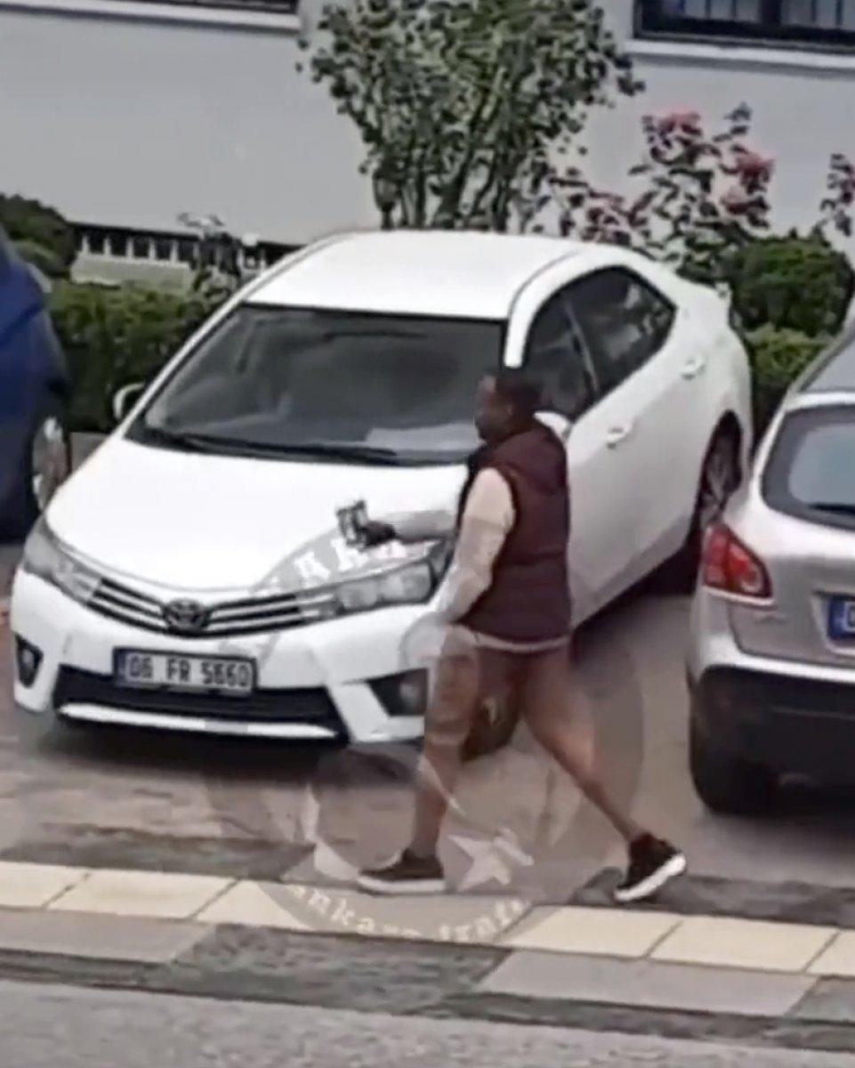 Ankara'da caddede uygunsuz şekilde yürüyen kişi gözaltına alındı