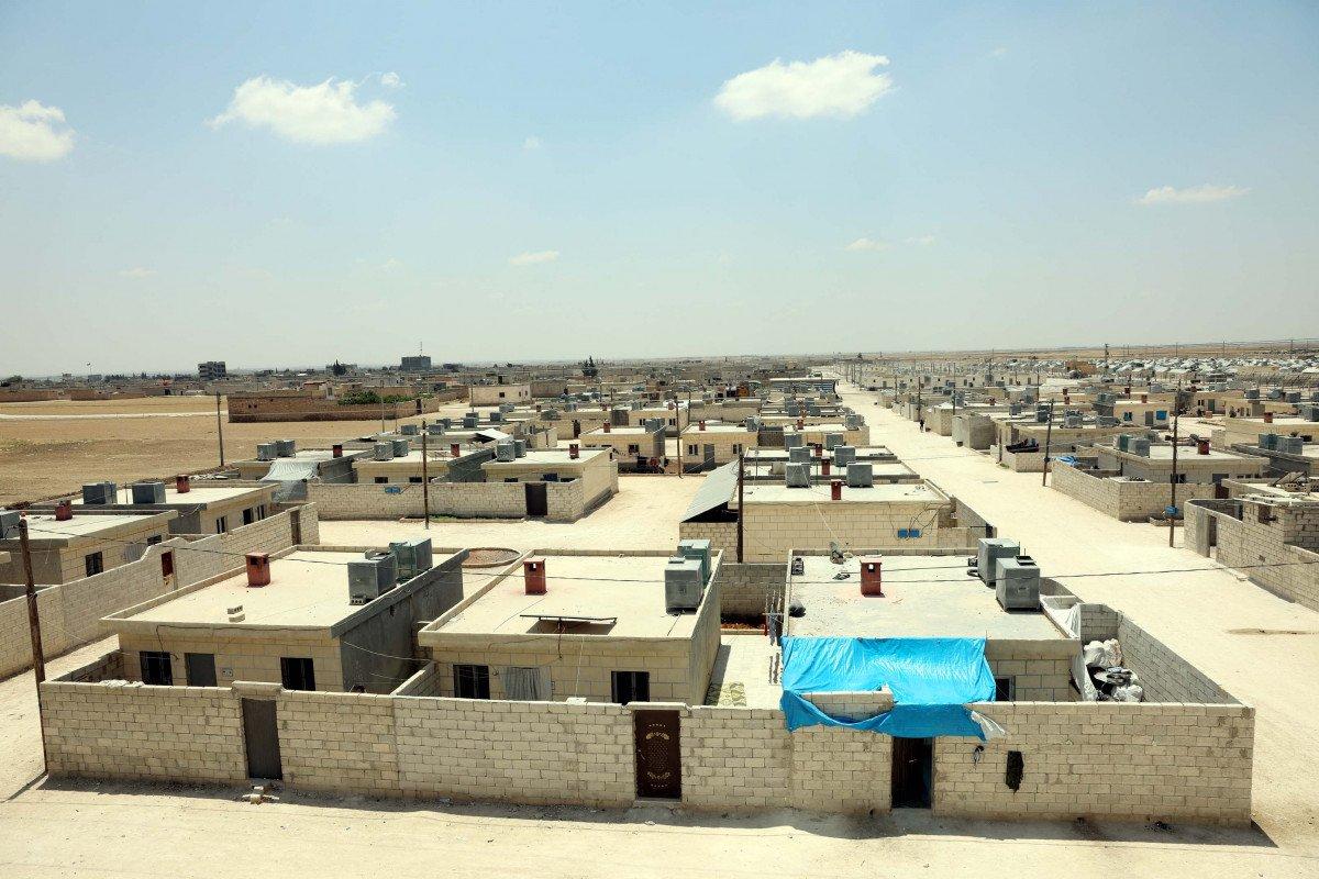 Suriyelilerin 'briket ev' sevinci