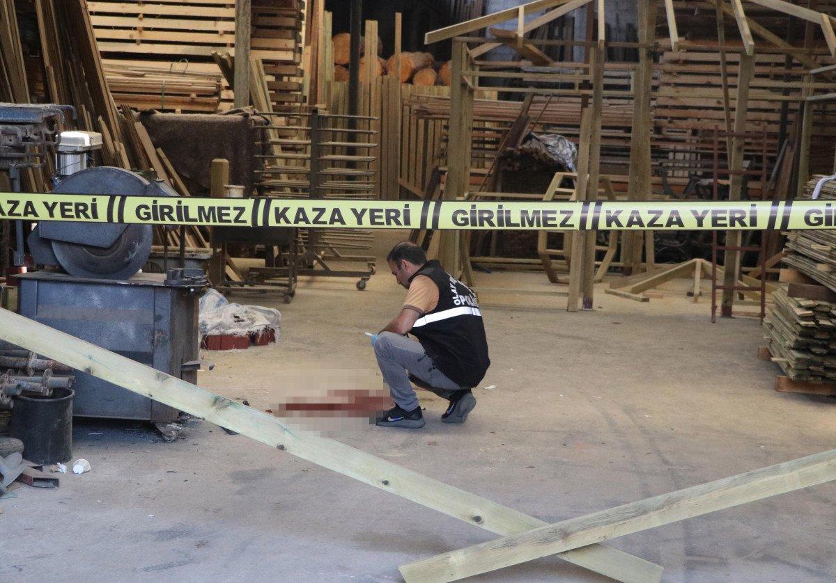 Denizli'de iş yerinin çatısından düşen usta hayatını kaybetti