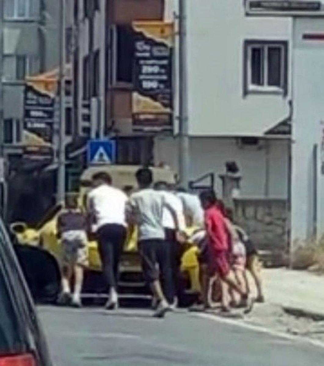 Sakarya'da milyonluk Ferrari yolda kaldı